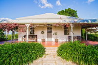Cockfighters Ghost Vineyard Accommodation