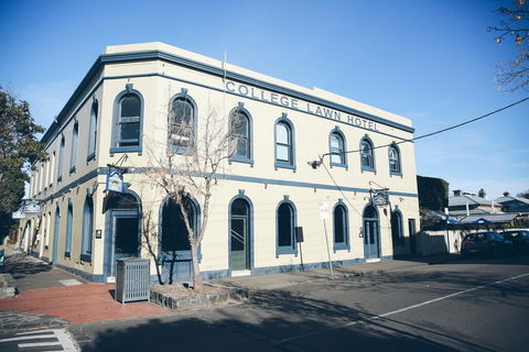 College Lawn Hotel - Accommodation Bookings 0