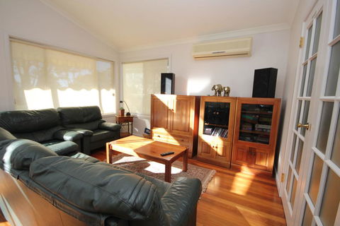 COLMER HOUSE At Dunbogan - Accommodation Bookings 3