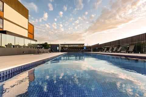 Colour & Swank At The Mill In The Heart Of CBD! - Accommodation Bookings 3