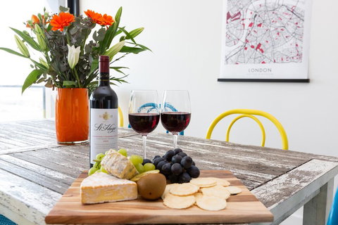 Colour & Swank At The Mill In The Heart Of CBD! - Accommodation Bookings 2