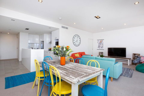 Colour & Swank At The Mill In The Heart Of CBD! - Accommodation Bookings 0