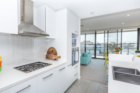 Colour & Swank At The Mill In The Heart Of CBD! - Accommodation Bookings 1