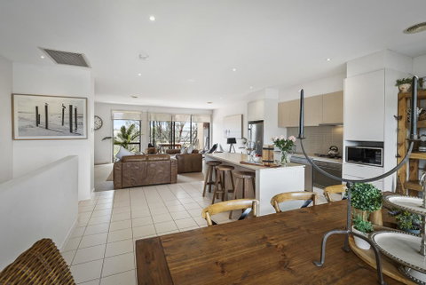 Comfy Coast Drive Condo - Accommodation Bookings 1