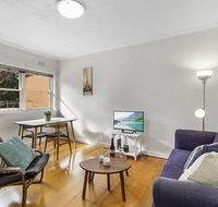 Comfy one-bedroom unit between city and airport - Accommodation Bookings