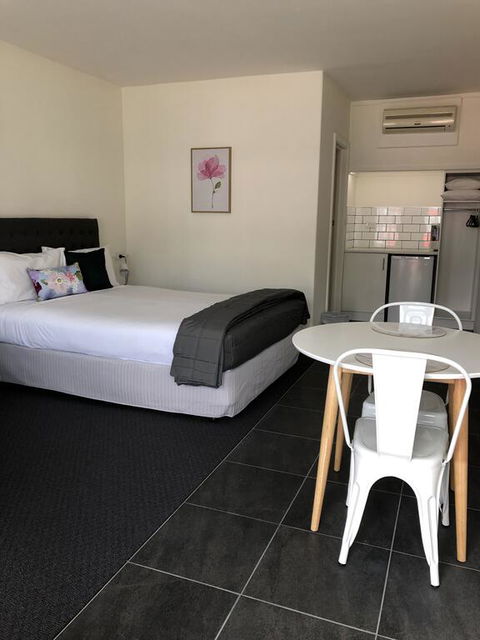 Commodore Motor Inn - Accommodation Bookings 3