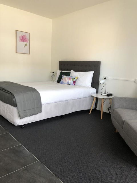 Commodore Motor Inn - Accommodation Bookings 2