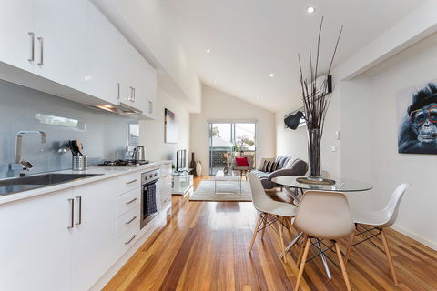 Complete Host Richmond Townhouse Collection - Accommodation Bookings 0