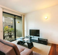 Contemporary 1 Bedroom Teneriffe Apartment with Pool and Gym - Accommodation Bookings