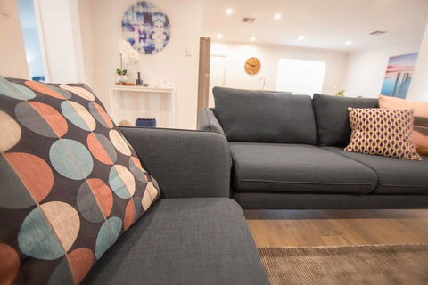 Contemporary Esprit With River Reserve Access - Accommodation Bookings 0