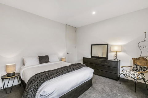 Convenient And Quiet In Sophisticated Malvern - Accommodation Bookings 3