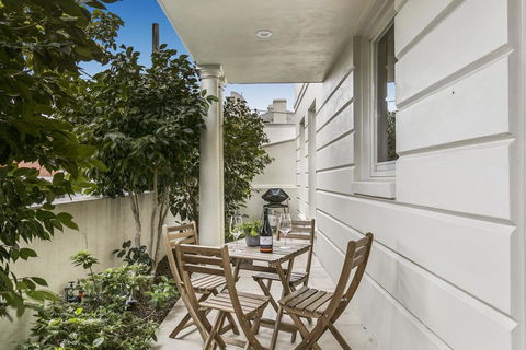 Convenient And Quiet In Sophisticated Malvern - Accommodation Bookings 2
