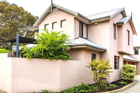 Coode Street Townhouse - Accommodation Bookings 0