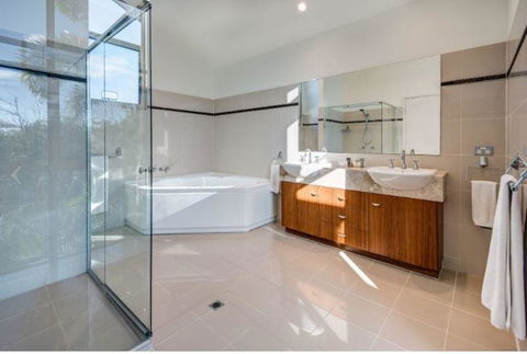 Cooinda Gardens 6 On Hamilton Island - Accommodation Bookings 0