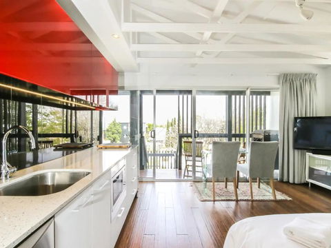 Cool Architect-Designed Studio Close To CBD - Accommodation Bookings 3