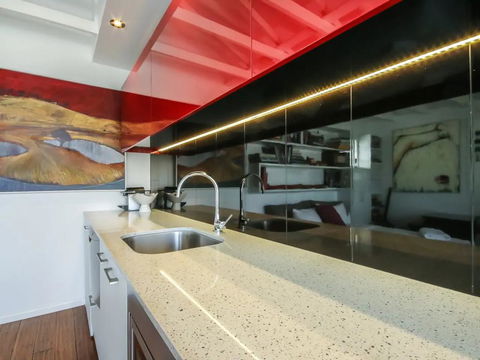 Cool Architect-Designed Studio Close To CBD - Accommodation Bookings 2