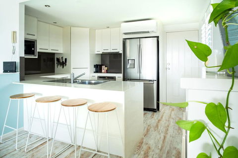 Coolum Beach 3 Level Townhouse Private Rooftop Terrace Spa Overlooking Mount Coolum - Accommodation Bookings 3