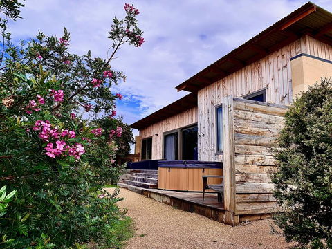 Coopers Ocean Cabin And Jacuzzi - Accommodation Bookings 1
