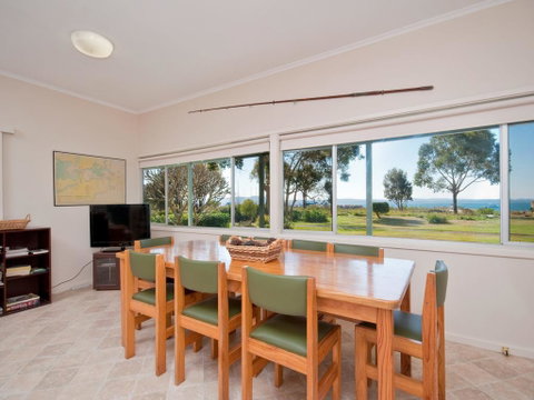 Corlette Point Road, 18, Sandy Shores - Accommodation Bookings 3