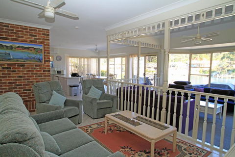Cormorant Waterfront Home - Accommodation Bookings 2