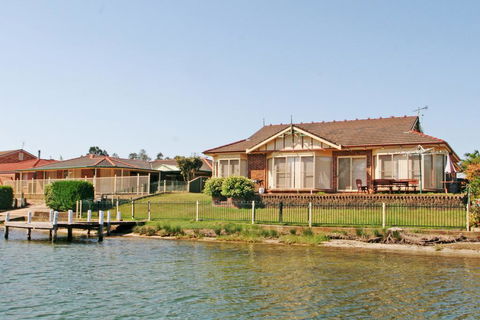 Cormorant Waterfront Home - Accommodation Bookings 3
