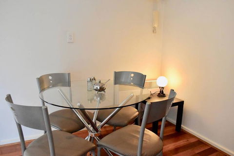 Cosy 1 Bedroom Apartment In Trendy Northcote - Accommodation Bookings 3