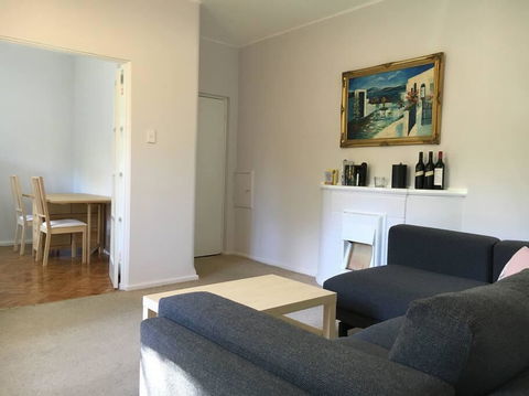 Cosy 2BR Plus Parking In Nth Sydney - Accommodation Bookings 1
