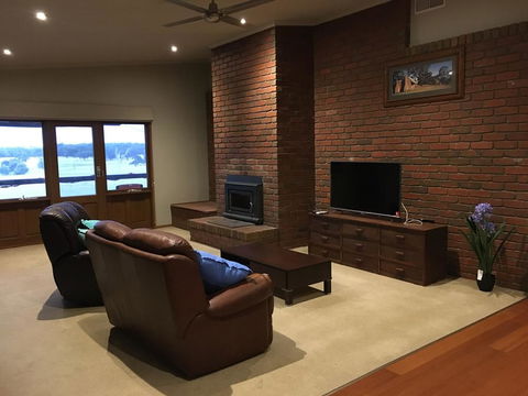 Country Farm House Close To Ballarat - Accommodation Bookings 3