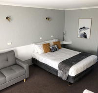 Country Roads Motor Inn