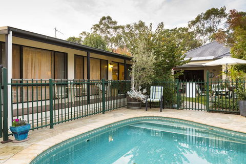 Courtsidecottage Bed And Breakfast - Accommodation Bookings 0