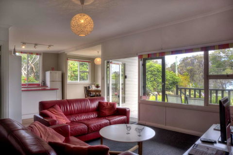 Cove Beach Apartment 1 - Accommodation Bookings 2