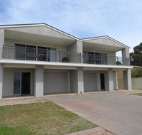 Cowell Holiday Accommodation with harbour views