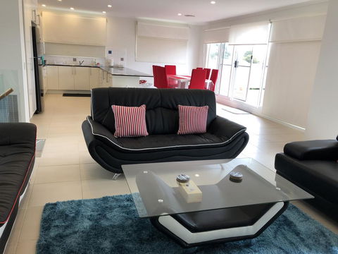 Cowes Holiday Haven - Property #2 - Accommodation Bookings 0