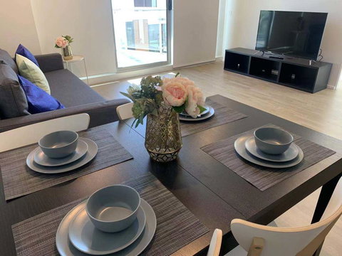 Cozy & Brand New Apt In The Heart Of Western - Accommodation Bookings 3