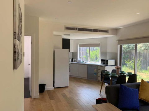 Cozy Ensuite Master Bedroom In Bentleigh East - Accommodation Bookings 2