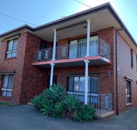 Cozy Ensuite Master Bedroom in Bentleigh East