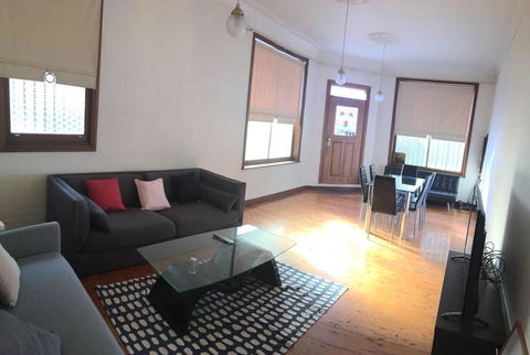 Cozy Spacious Terrace In Sydney's Eclectic Newtown - Accommodation Bookings 2