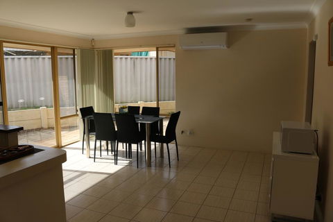 Cozy Stay @ Purser Cove Near University, Hospital & Transport - Accommodation Bookings 2