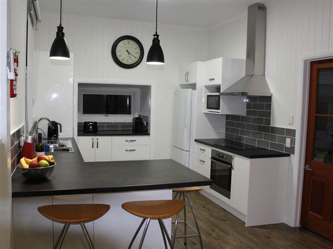 Creekview Cottage - 70 Lock Street - Accommodation Bookings 1