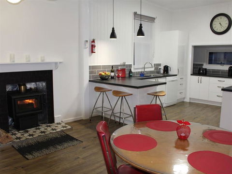 Creekview Cottage - 70 Lock Street - Accommodation Bookings 2