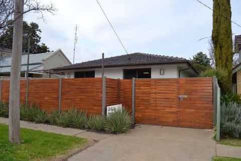 Crisands Of Echuca - Accommodation Bookings 0