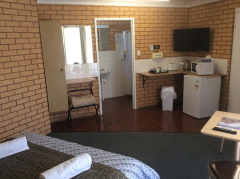 Cross Roads Motel - Accommodation Bookings 3