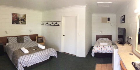 Cross Roads Motel - Accommodation Bookings 1