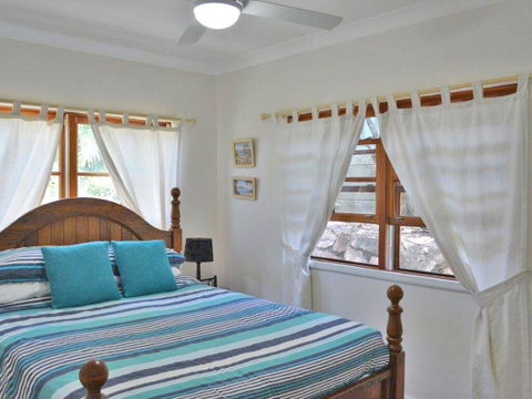 Cuddles Cottage' 4 Christmas Bush Avenue - Pet Friendly Holiday House Near Dutchies - Accommodation Bookings 3