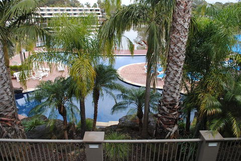 Cypress Waterfront Spa Apartment - Accommodation Bookings 1