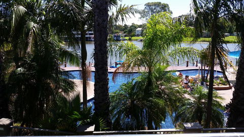 Cypress Waterfront Spa Apartment - Accommodation Bookings 0