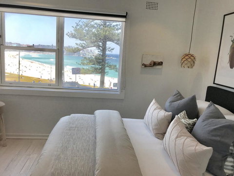 D'Luxe Designer Den Bondi-Ocean View Apartment - Accommodation Bookings 0