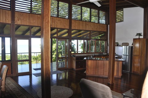 Daintree Oceanview Retreat - Holiday Home - Accommodation Bookings 2