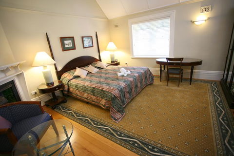 Darcy's Hotel - Accommodation Bookings 3