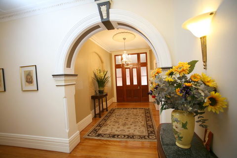 Darcy's Hotel - Accommodation Bookings 0